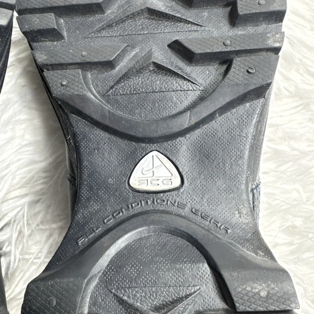 Nike ACG Vintage 90s Chunky Hiking Unisex Gorpcore Boots Leather Mid Top Sneaker